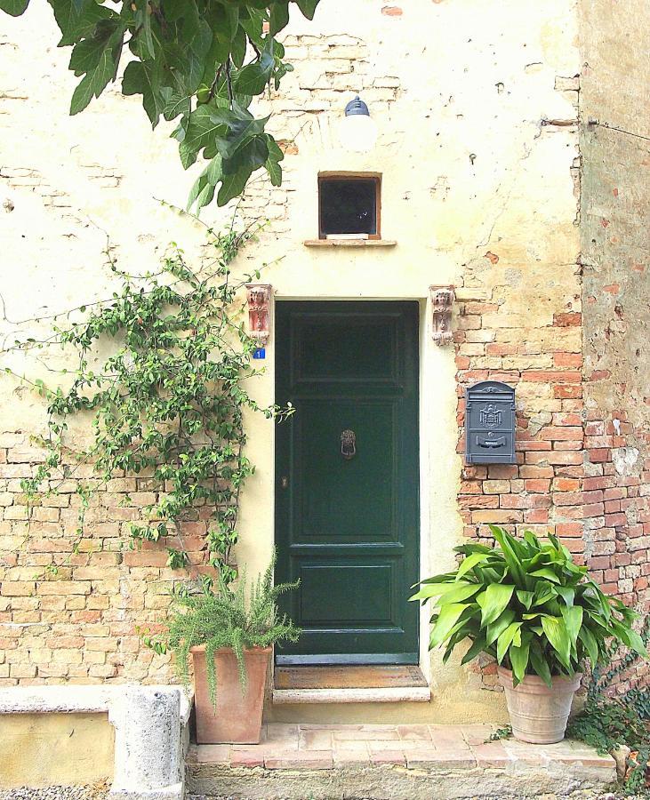 Nell'Antica Torre Di Fronte A Siena Apartment Luaran gambar