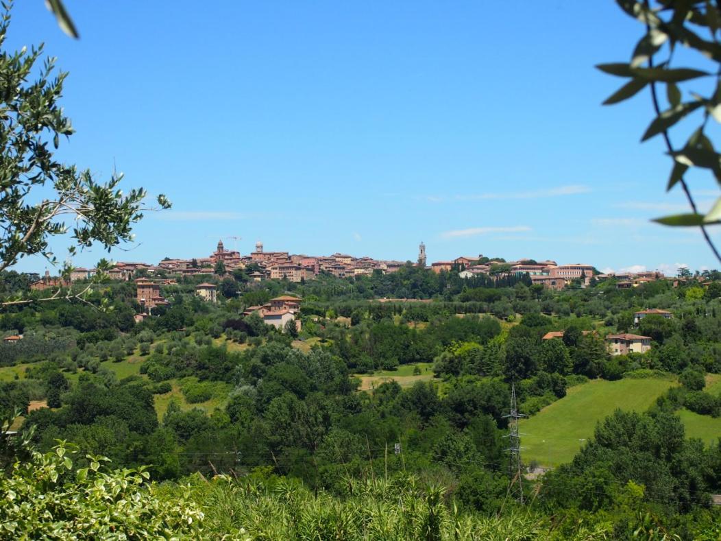 Nell'Antica Torre Di Fronte A Siena Apartment Luaran gambar